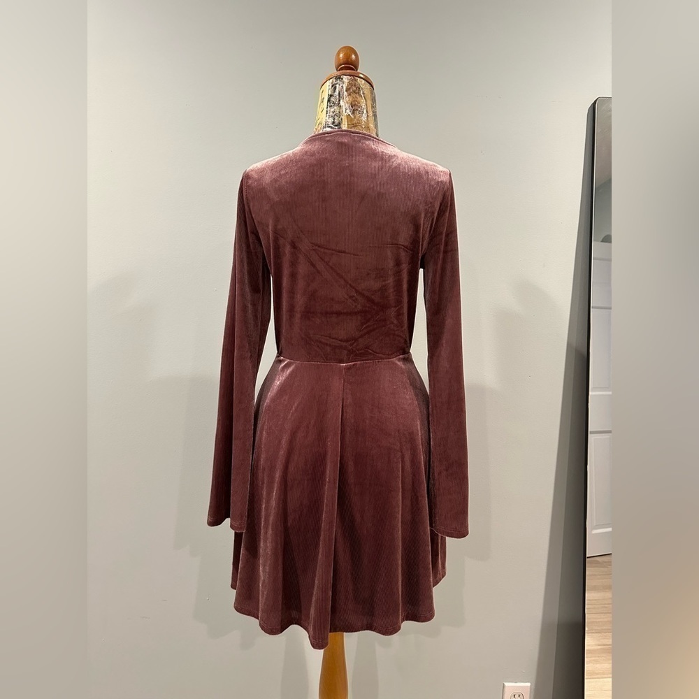 Express fit and flare long sleeve velvet dress mauve - Picture 4 of 4